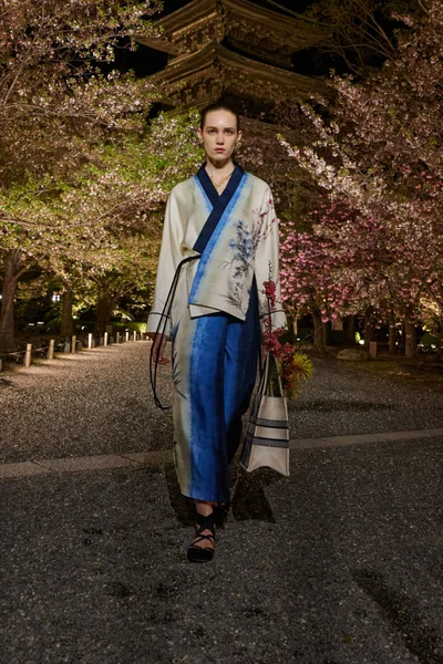 Look 17